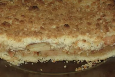 Рассыпчатый яблочный пирог с корицей