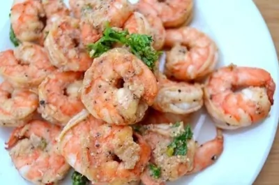 Креветки с чесночным соусе