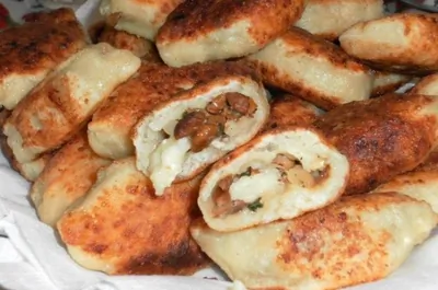 Пирожки из творожного теста с грибами и камамбером