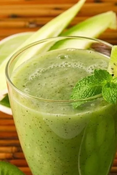 Смузи из киви, клубники и банана