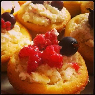 Творожные кексы с ягодами