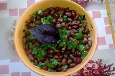 Армянский салат из красной фасоли