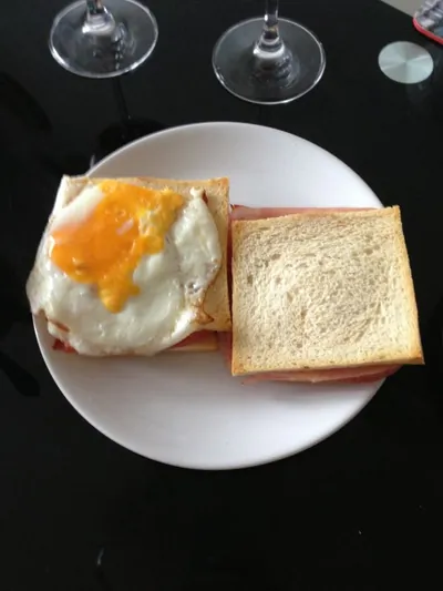 Французские тосты крок-мадам и крок-месье