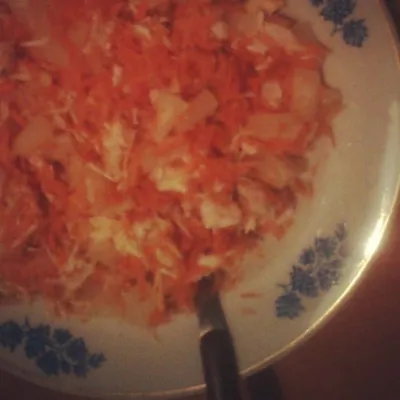 Диетический салат с курицей и ананасами