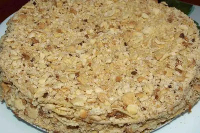 Торт «Наполеон» с заварным кремом и орешками