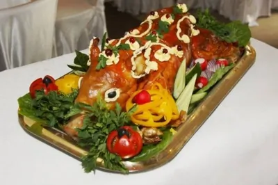 Запеченный молочный поросенок