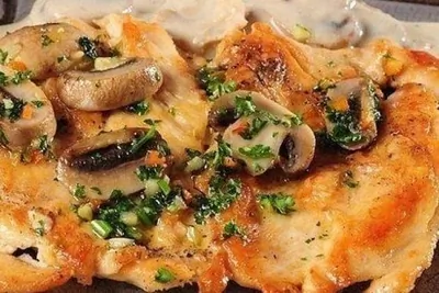 Курица с шампиньонами по французки