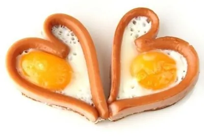 Сосиски с яйцами