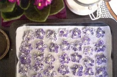 Засахаренные фиалки