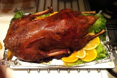 Гусь, фаршированный яблоками и апельсинами