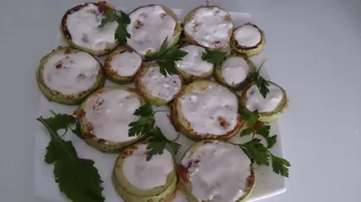 Кабачки жареные со сметанным соусом