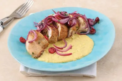 Куриная грудка, фаршированная шампиньонами с кукурузным кремом