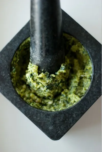 Песто из лимонного базилика