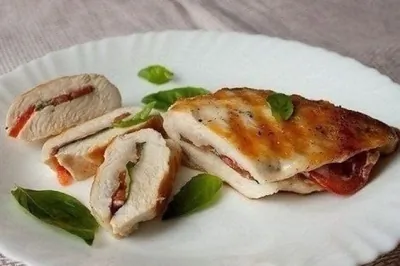 Куриное филе с томатами и базиликом
