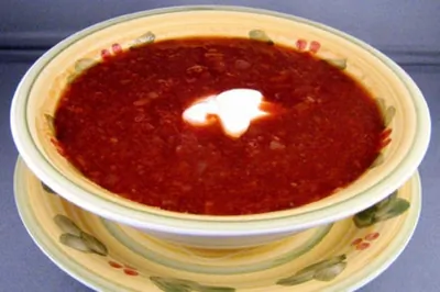 Красный борщ с курицей