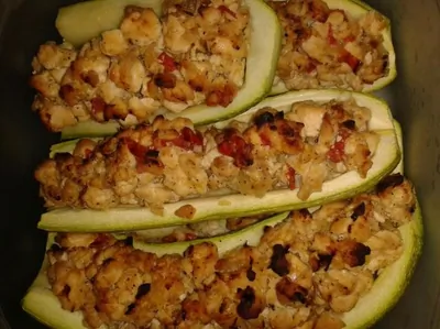 Запеченные кабачки с куриным филе