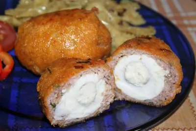 Котлеты, фаршированные яйцом