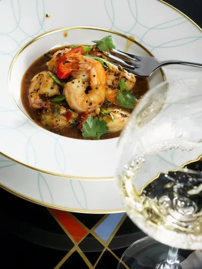 Креветки в черном перце по сингапурски