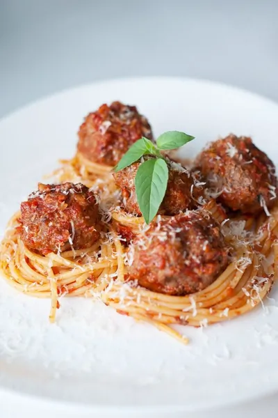 Спагетти с митболами