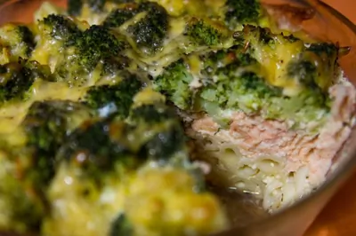 Запеканка с семгой и брокколи