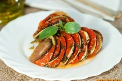 Рататуй с соусом песто