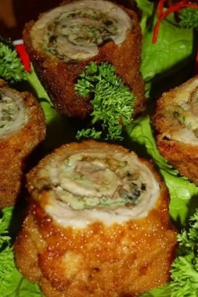 Свиные рулеты с омлетом и грибами
