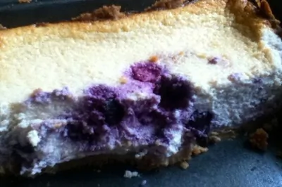 «Неправильный» чизкейк с черникой