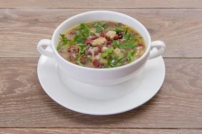 Суп из фасоли с цукини