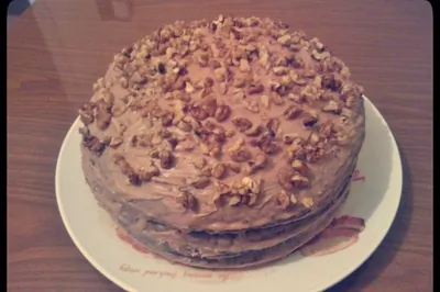 Торт с маком, орехами, изюмом и шоколадным кремом