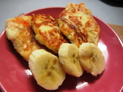 Сырники с бананом, курагой и ванильным сахаром