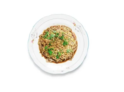 Перловка, томленая с гранатовым соусом и савойской капустой