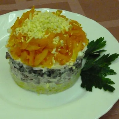 Салат с утиной грудкой и груздями