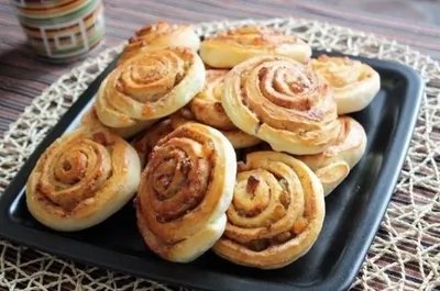 Булочки с корицей и изюмом