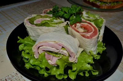 Рулеты из лаваша с сыром, ветчиной и рыбой