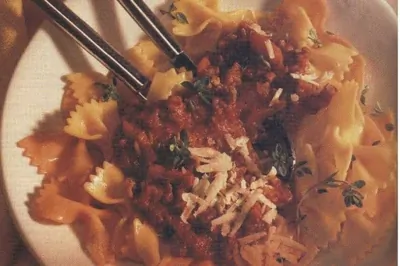 Фарфалле с болонским соусом