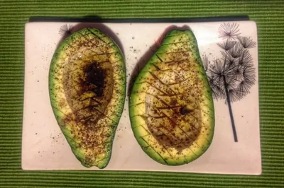 Авокадо с соком лайма и соевым соусом