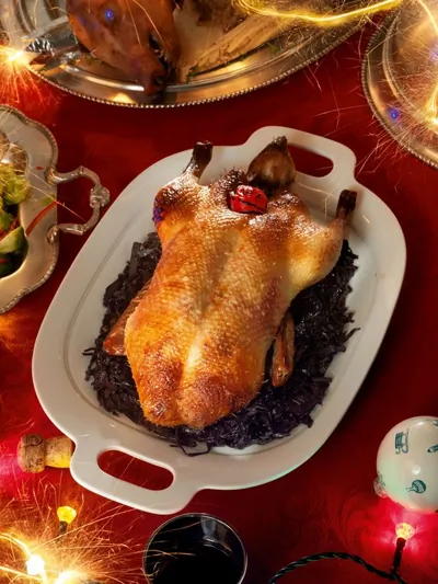 Утка с красной капустой