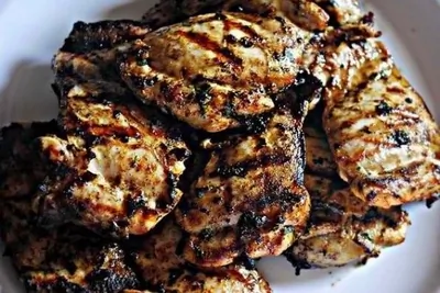 Куриные бедра в пиве с чесноком и тмином