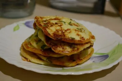 Сметанные лепешки с сыром и зеленью