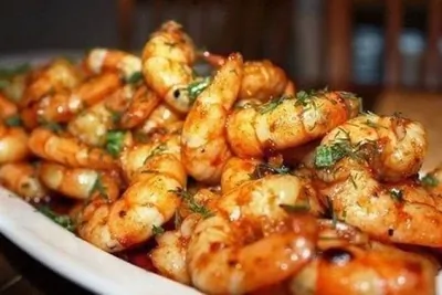 Запеченные креветки в чесночно-лимонном соусе