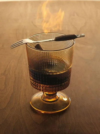 Коктейль «Блю-блейзер» (Blue Blazer)