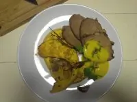 Баранья нога и тыква, запеченные с ароматными травами, с соусом из тыквы