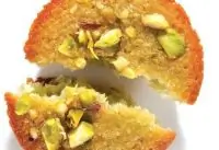 Фисташковые финансье с коричневым сахаром