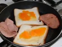 Горячие бутерброды с яйцом