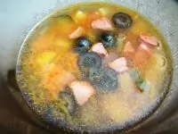 Мясная солянка с маслинами