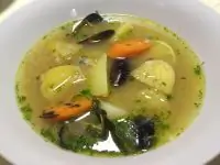 Уха из судака с беломорскими мидиями