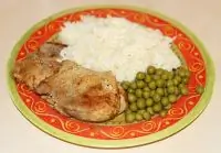 Стейки из свинины с луком на сковороде