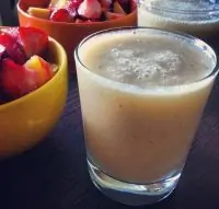 Освежающий ананасовый коктейль с бананом