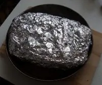 Свинина в фольге со специями и чесноком