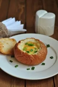 Яичница в булке с ветчиной